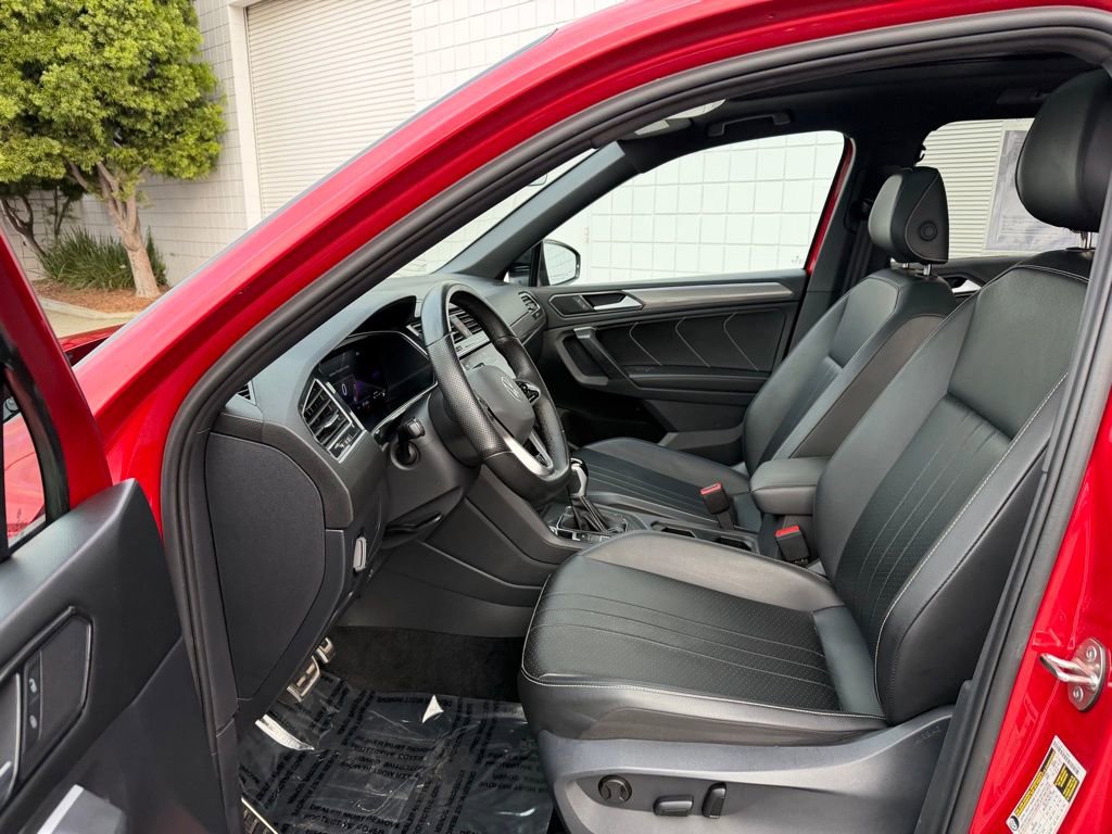Used 2024 Volkswagen Tiguan SE R-Line image 16