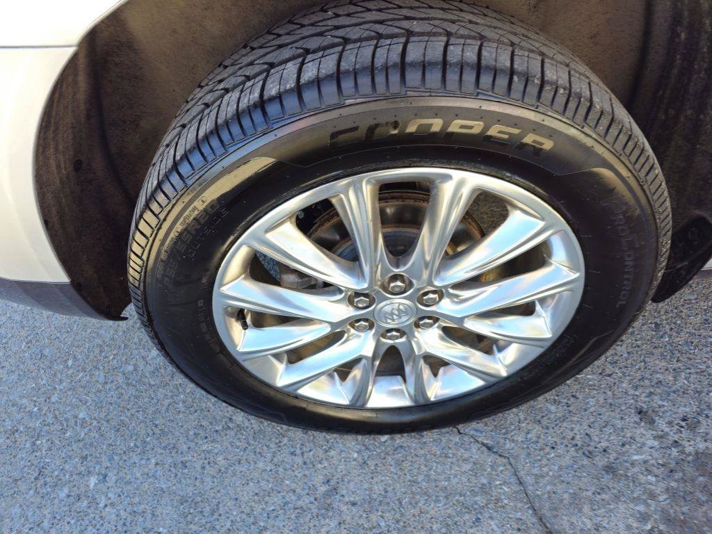 Used 2021 Buick Enclave Essence w/ Sound and Sites Package AWD/4WD image 13
