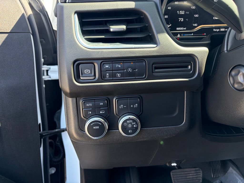 Used 2024 GMC Yukon SLT w/ SLT Premium Package AWD/4WD image 16