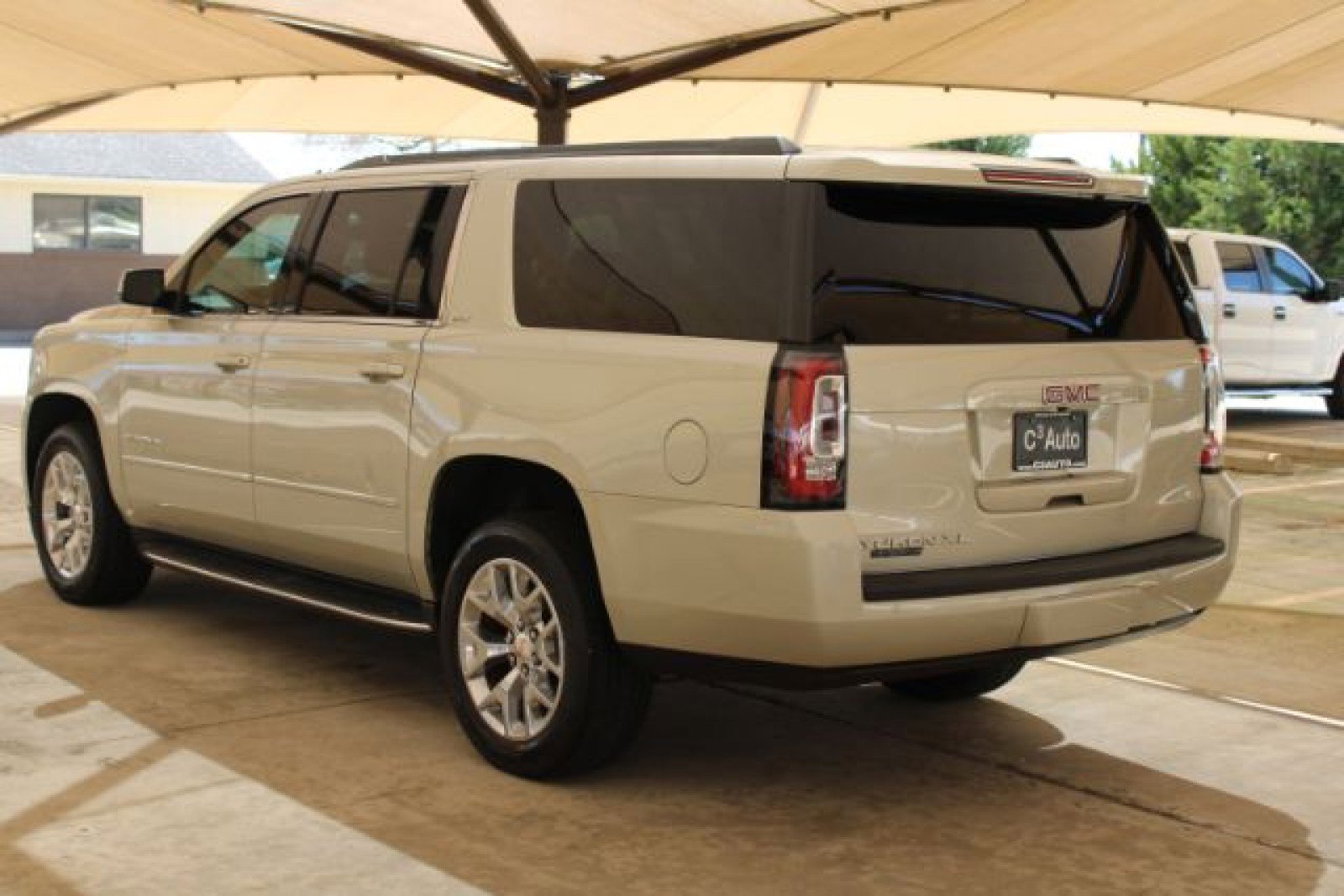 Used 2015 GMC Yukon XL SLT w/ Open Road Package image 8