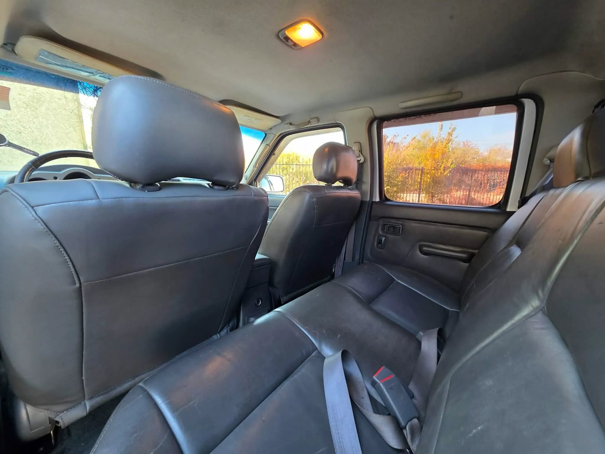 Used 2002 Nissan Frontier SE image 12