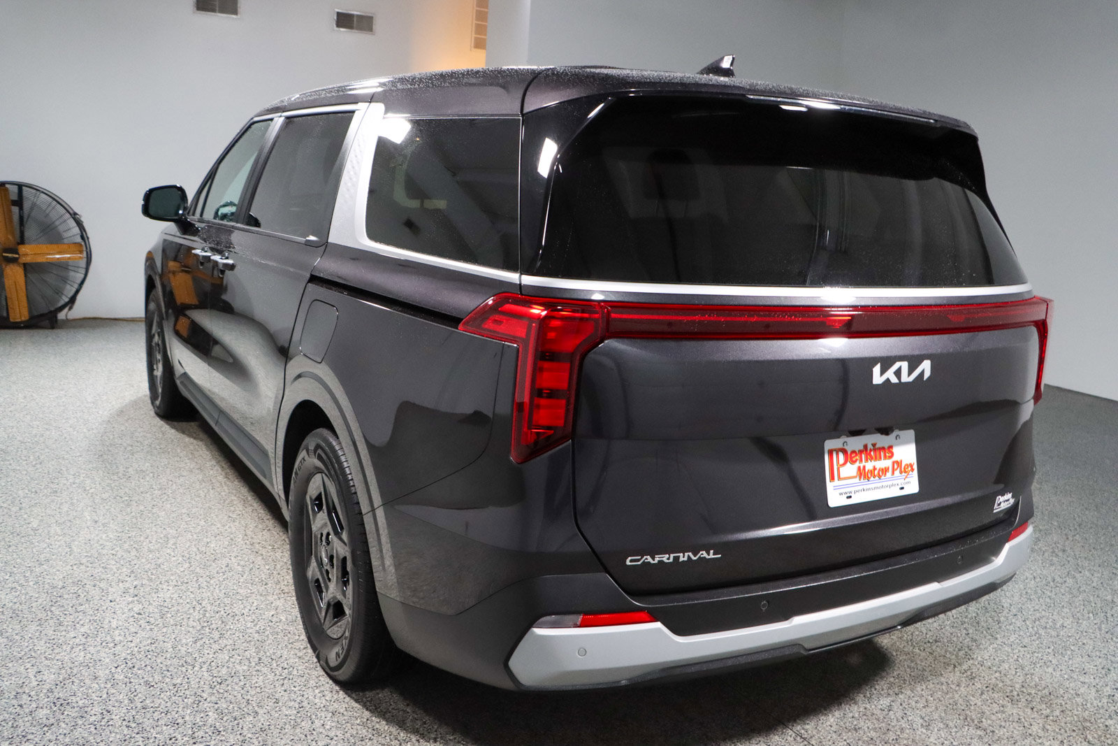 Used 2025 Kia Carnival image 9