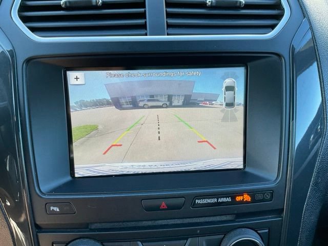 Used 2017 Ford Explorer XLT w/ Equipment Group 202A AWD/4WD image 33