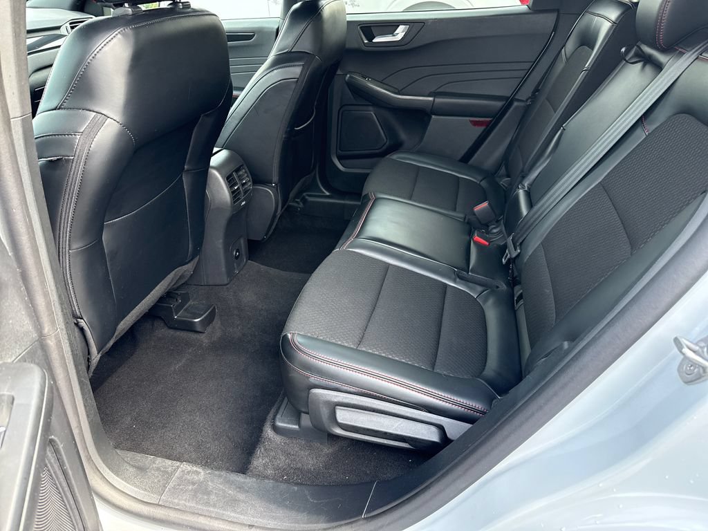 Used 2025 Ford Escape ST-Line Select AWD/4WD image 4