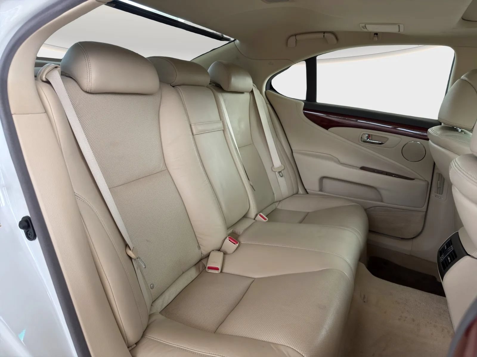 Used 2012 Lexus LS 460 w/ Comfort Pkg RWD image 19