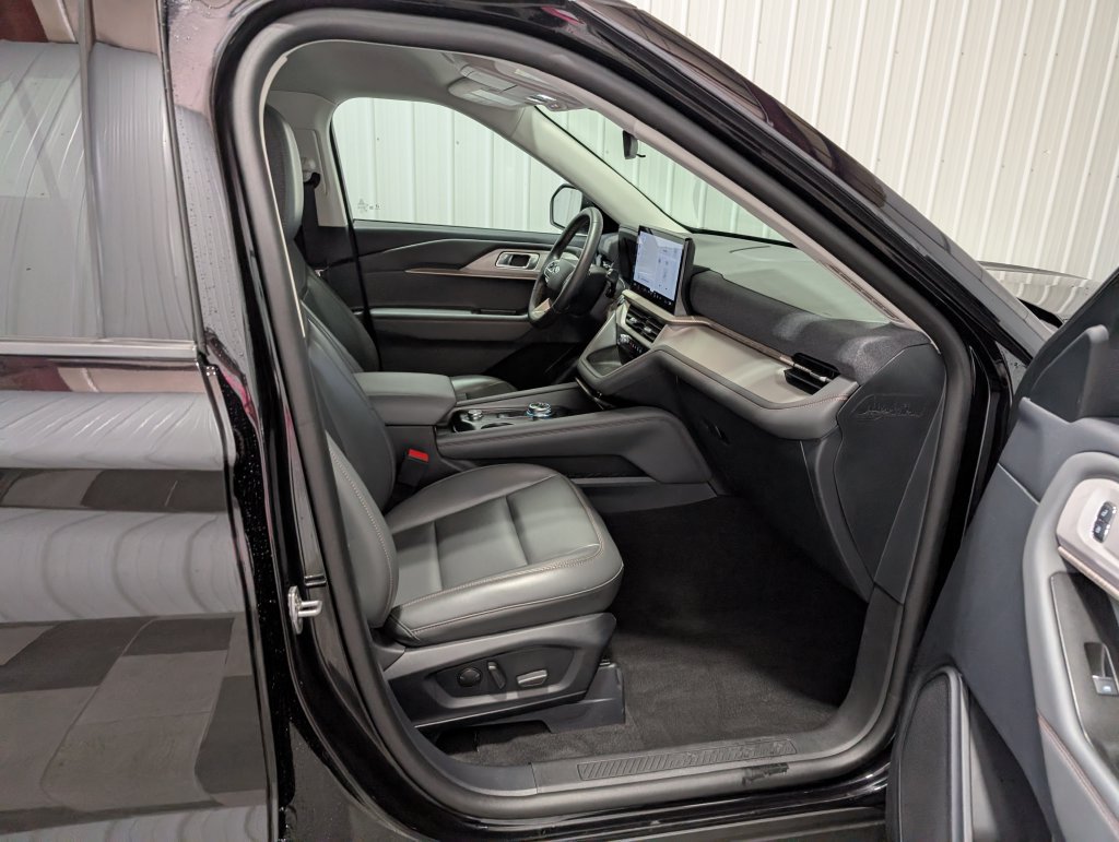 Used 2025 Ford Explorer Active w/ Active Comfort Package AWD/4WD image 28