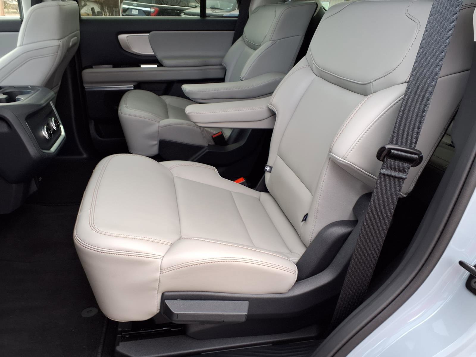 New 2025 Ford Expedition Active image 9