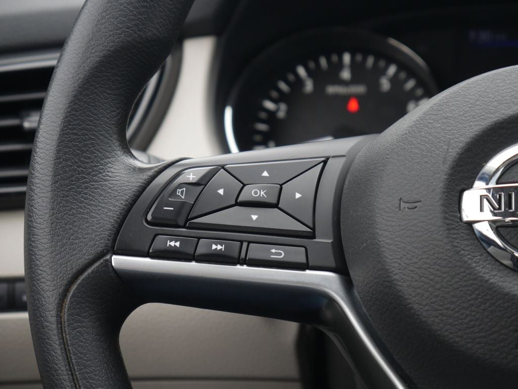 Used 2020 Nissan Rogue Sport SV FWD image 8