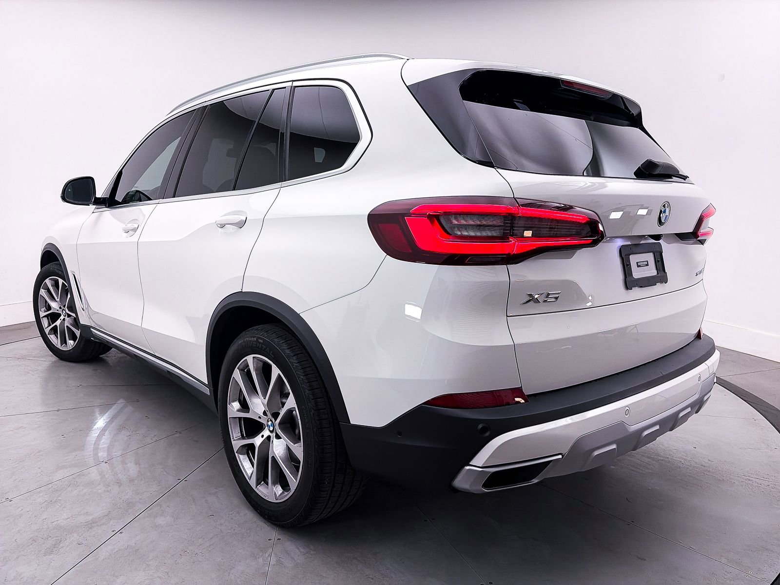 Used 2022 BMW X5 sDrive40i w/ Parking Assistance Package RWD image 2