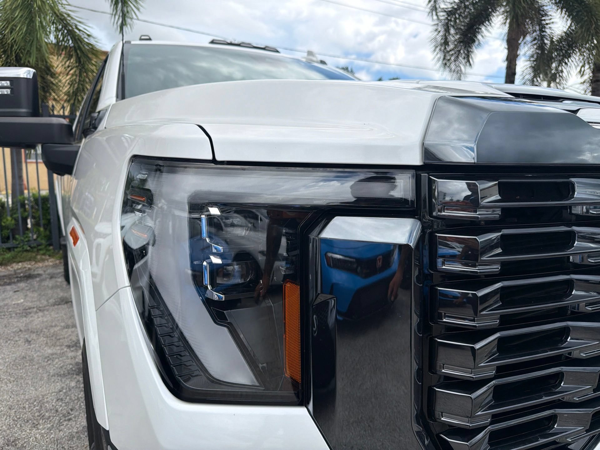 Used 2024 GMC Sierra 2500 Denali Ultimate AWD/4WD image 4