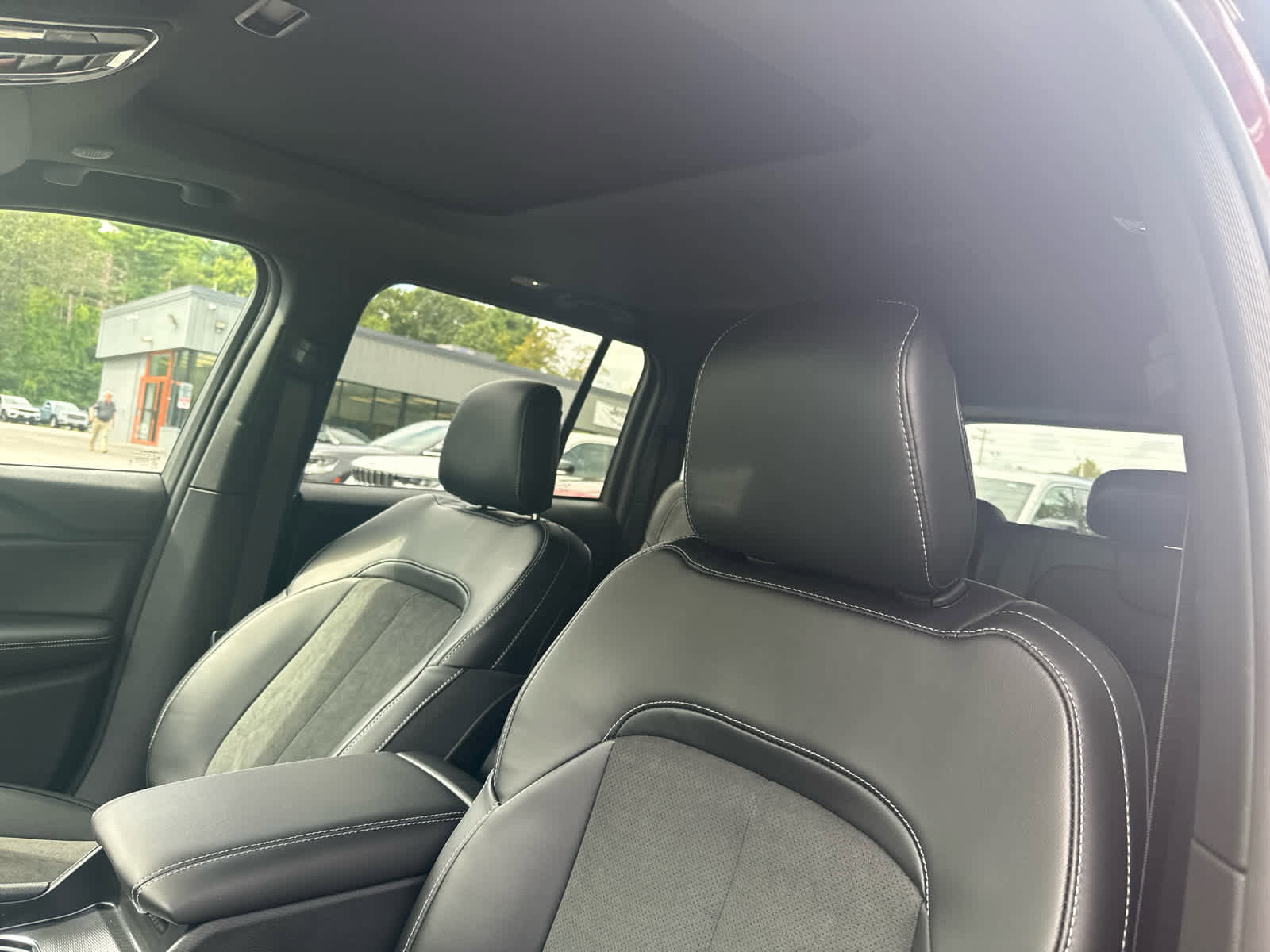 New 2025 Jeep Grand Cherokee Laredo image 14