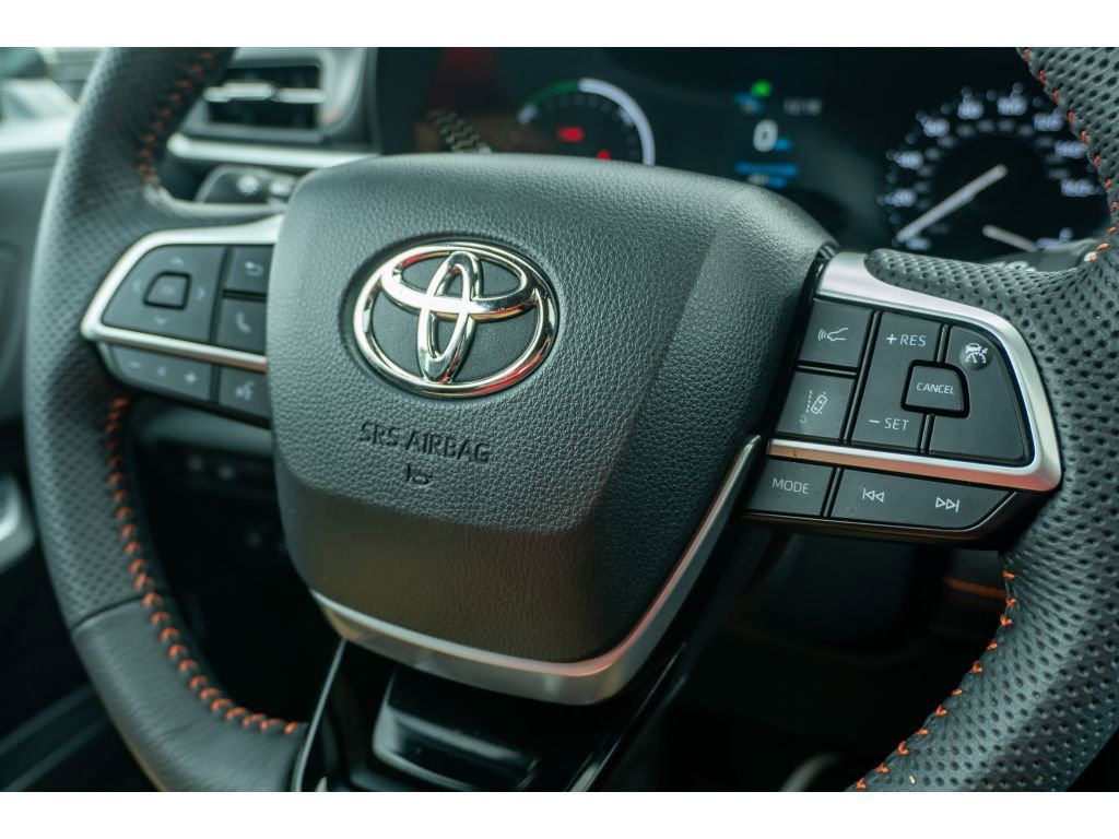 Used 2023 Toyota Sienna XSE AWD/4WD image 32