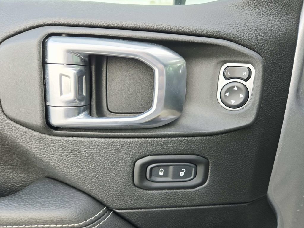 Used 2021 Jeep Wrangler Unlimited Sahara image 43