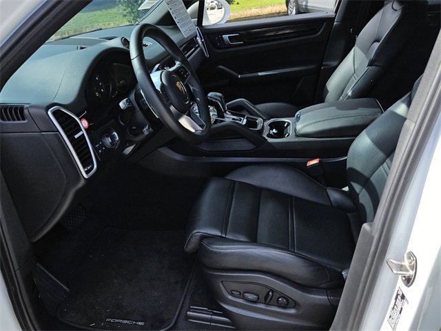 Used 2023 Porsche Cayenne image 5