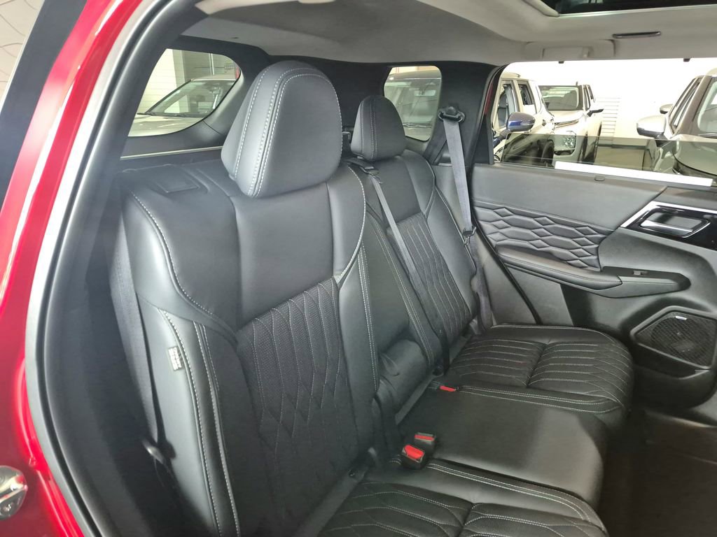 New 2026 Mitsubishi Outlander SEL image 23