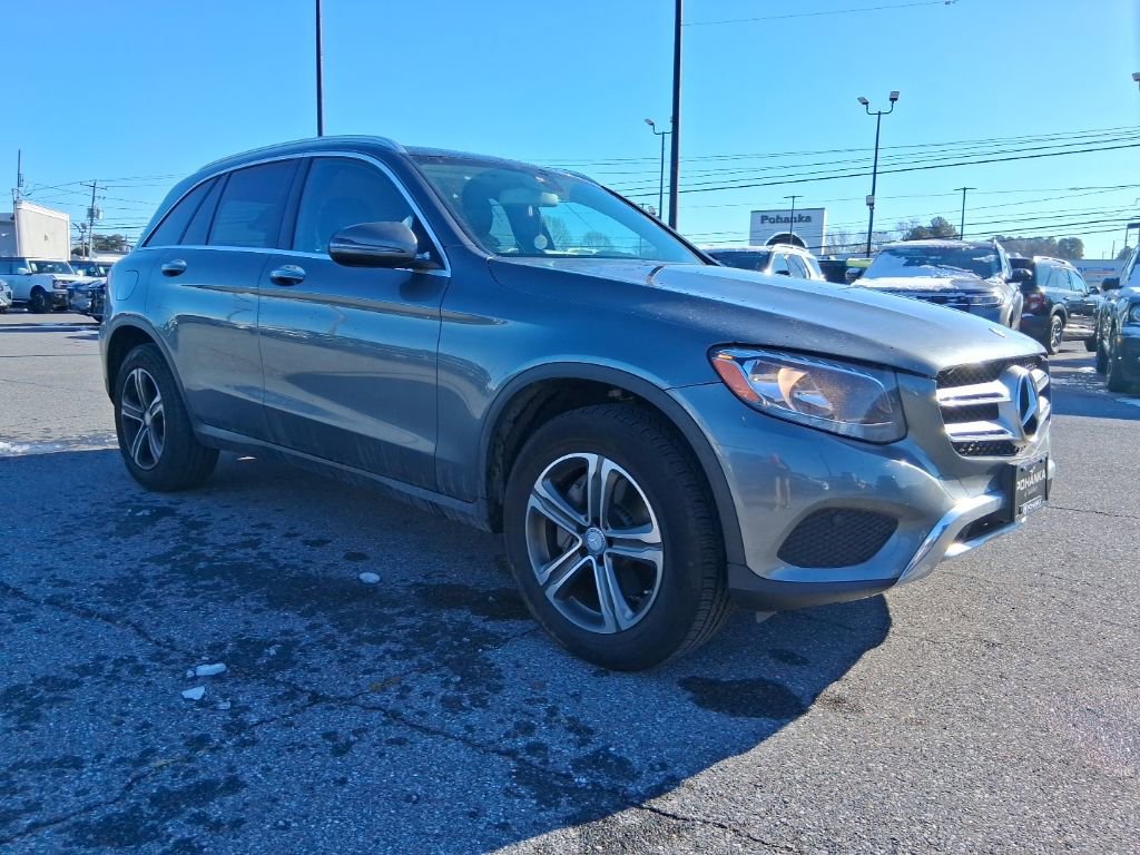 Used 2017 Mercedes-Benz GLC 300 4MATIC image 3