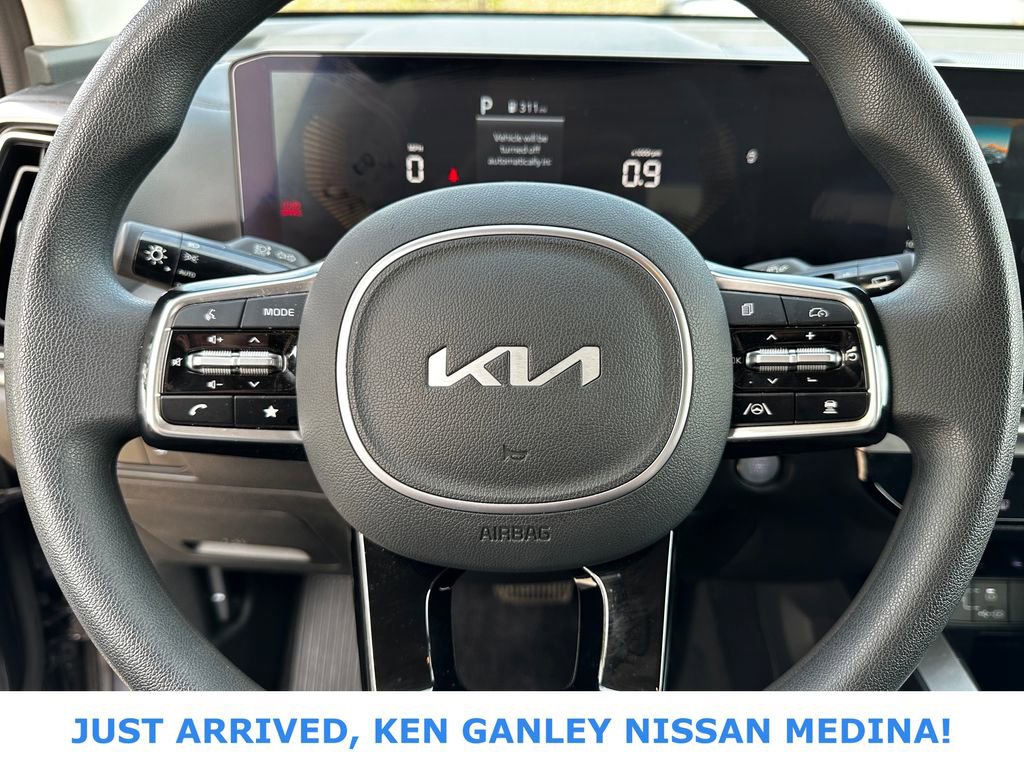 Used 2025 Kia Sorento LX FWD image 12