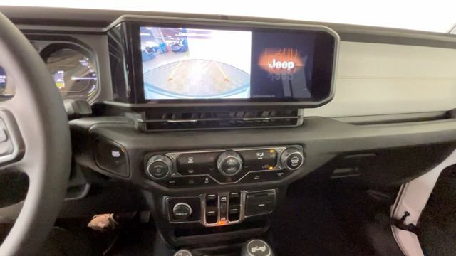 Used 2024 Jeep Wrangler Unlimited AWD/4WD image 32