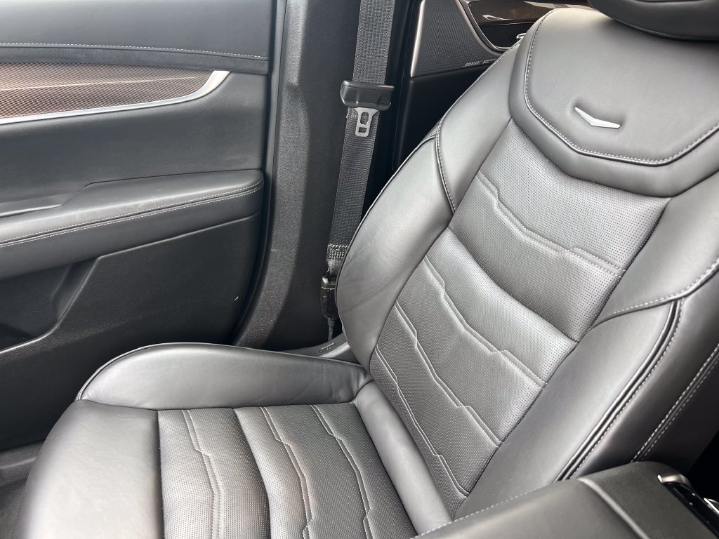 Used 2024 Cadillac XT6 Sport w/ Platinum Package AWD/4WD image 34