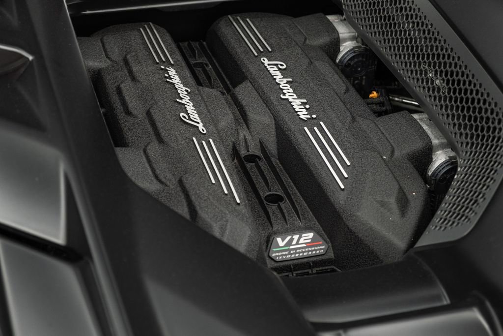 Used 2024 Lamborghini Revuelto image 21