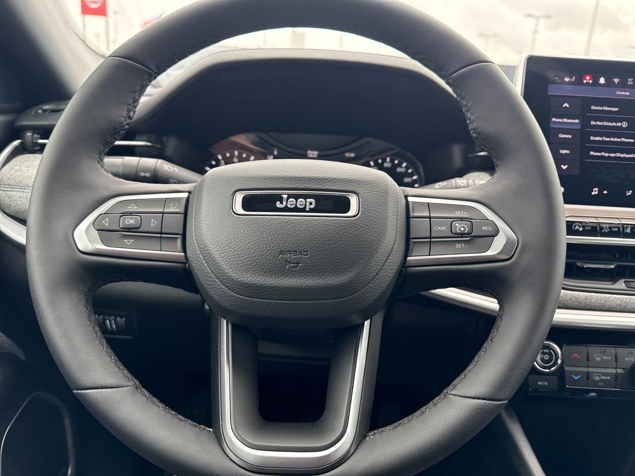 Used 2024 Jeep Compass Latitude w/ Sun and Sound Group image 19