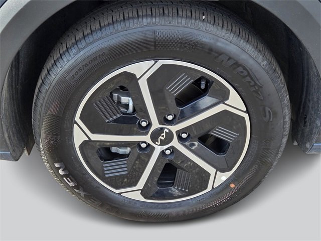 Certified 2025 Kia Niro EX image 8