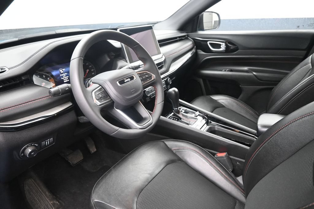 Used 2025 Jeep Compass Trailhawk AWD/4WD image 20