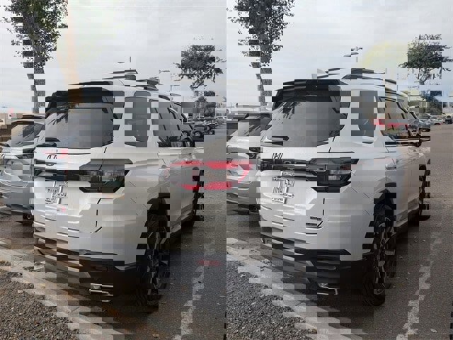 Used 2024 Honda Pilot Touring image 4