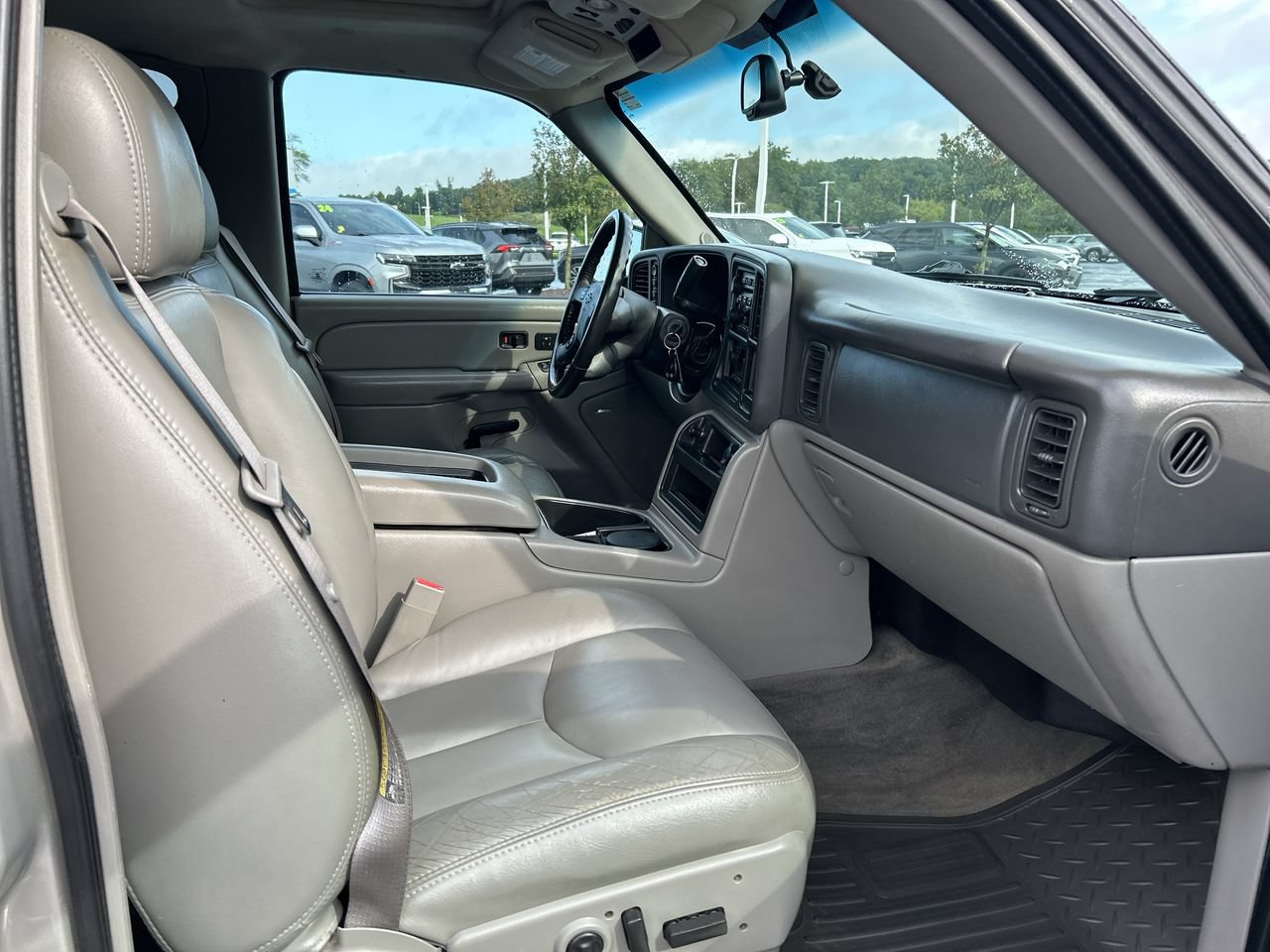 Used 2005 Chevrolet Avalanche 2500 w/ Preferred Equipment Group AWD/4WD image 14