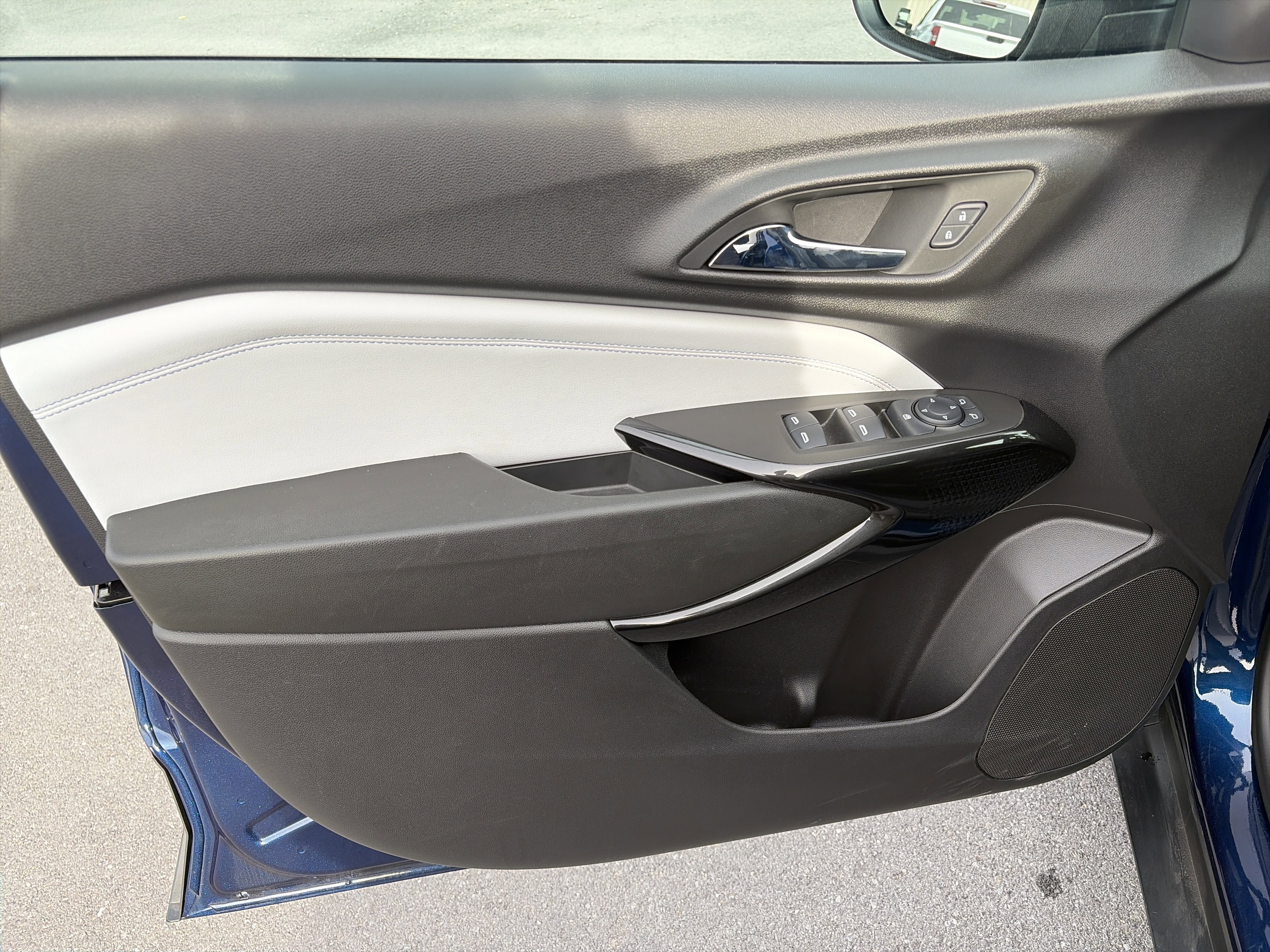 Used 2024 Chevrolet Trax LT w/ Driver Confidence Package image 15