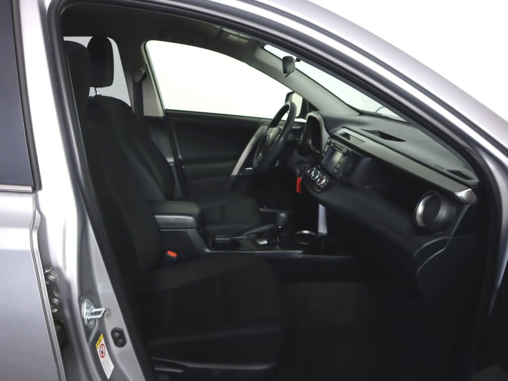 Used 2018 Toyota RAV4 LE AWD/4WD image 26