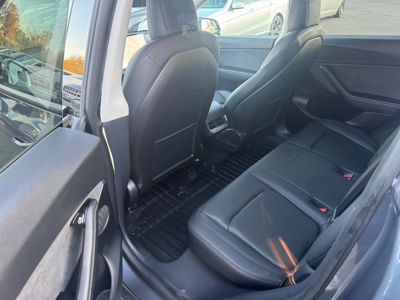 Used 2020 Tesla Model Y Long Range image 17