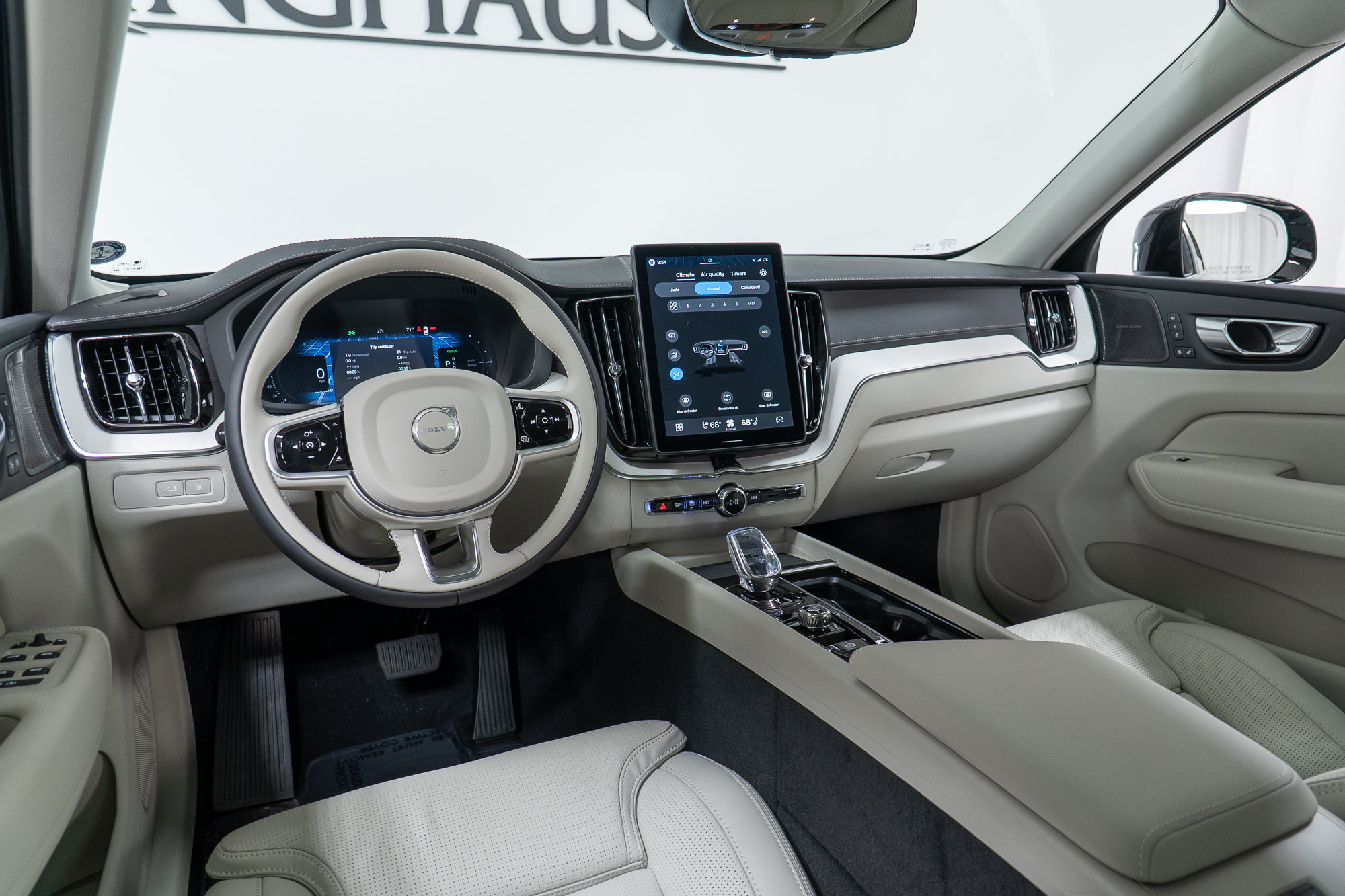 New 2026 Volvo XC60 T8 Ultra w/ Climate Package AWD/4WD image 16
