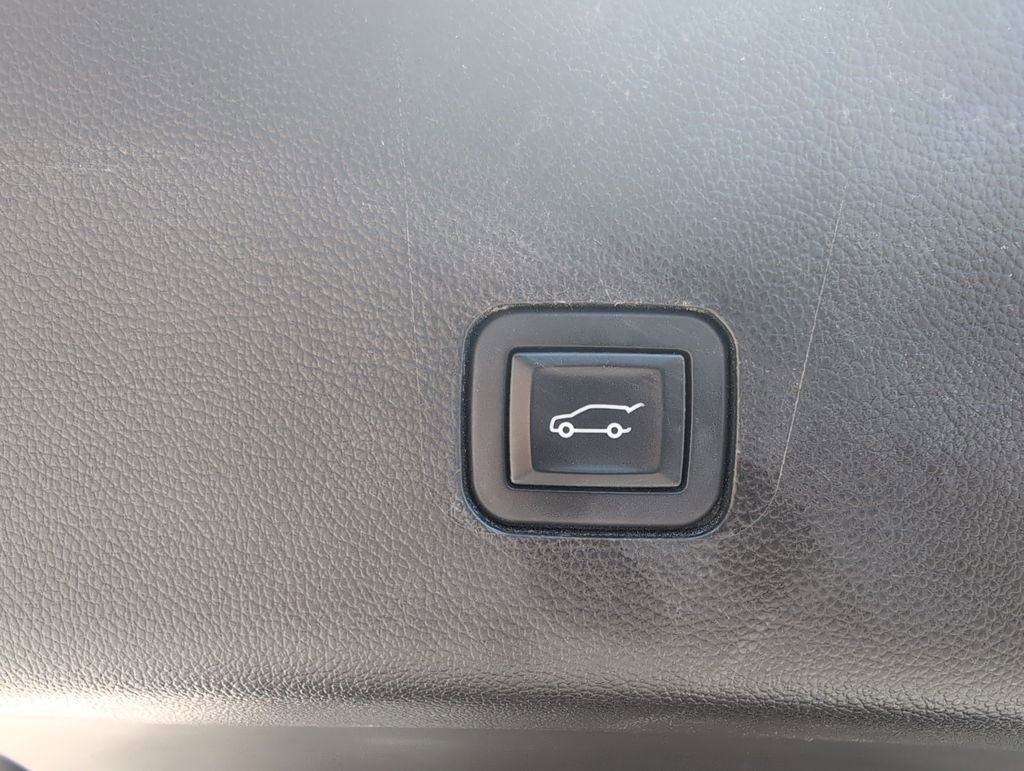 Used 2018 Chevrolet Traverse Premier AWD/4WD image 11