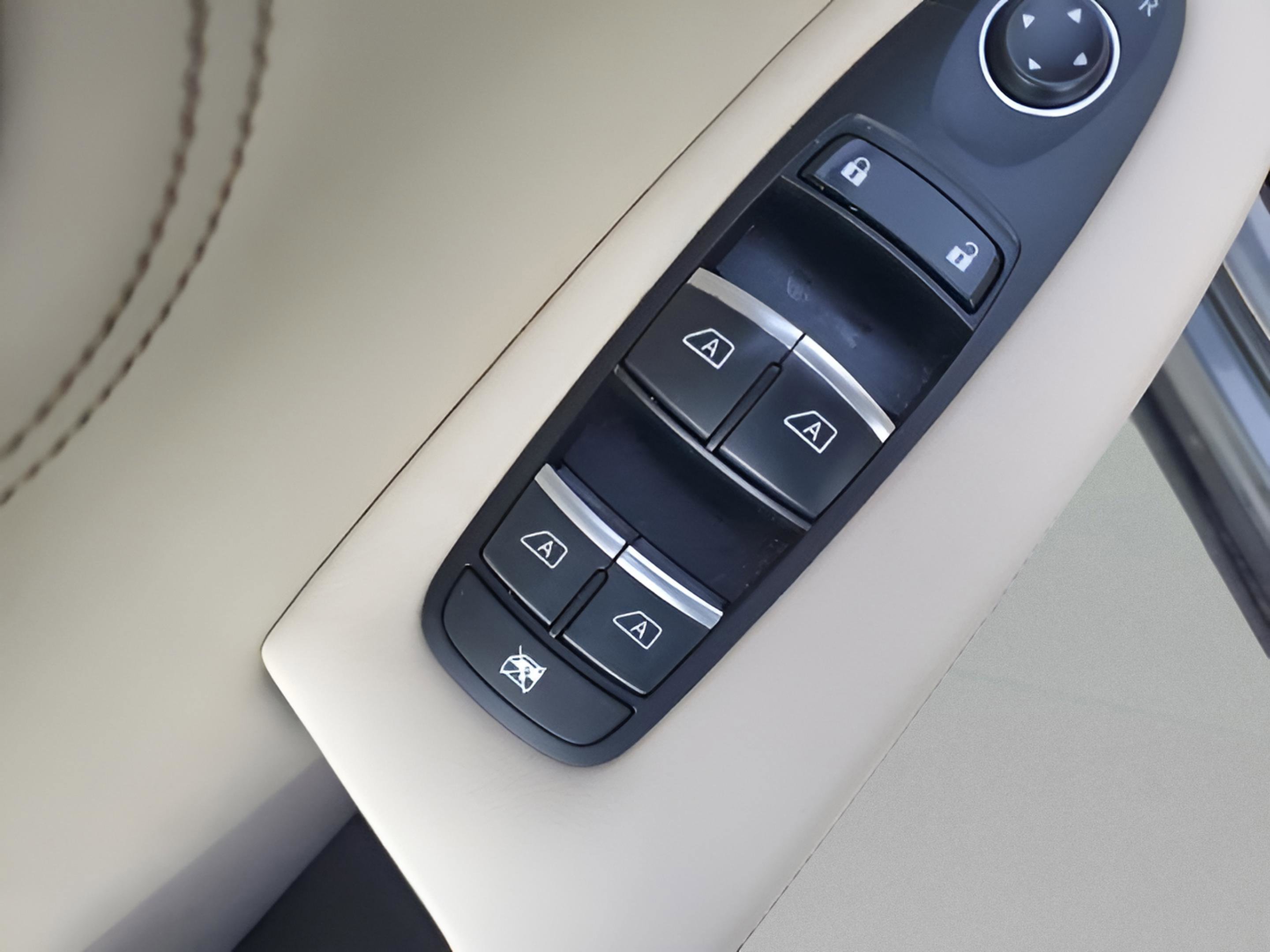 Used 2019 INFINITI QX50 Essential w/ Sensory Package image 14