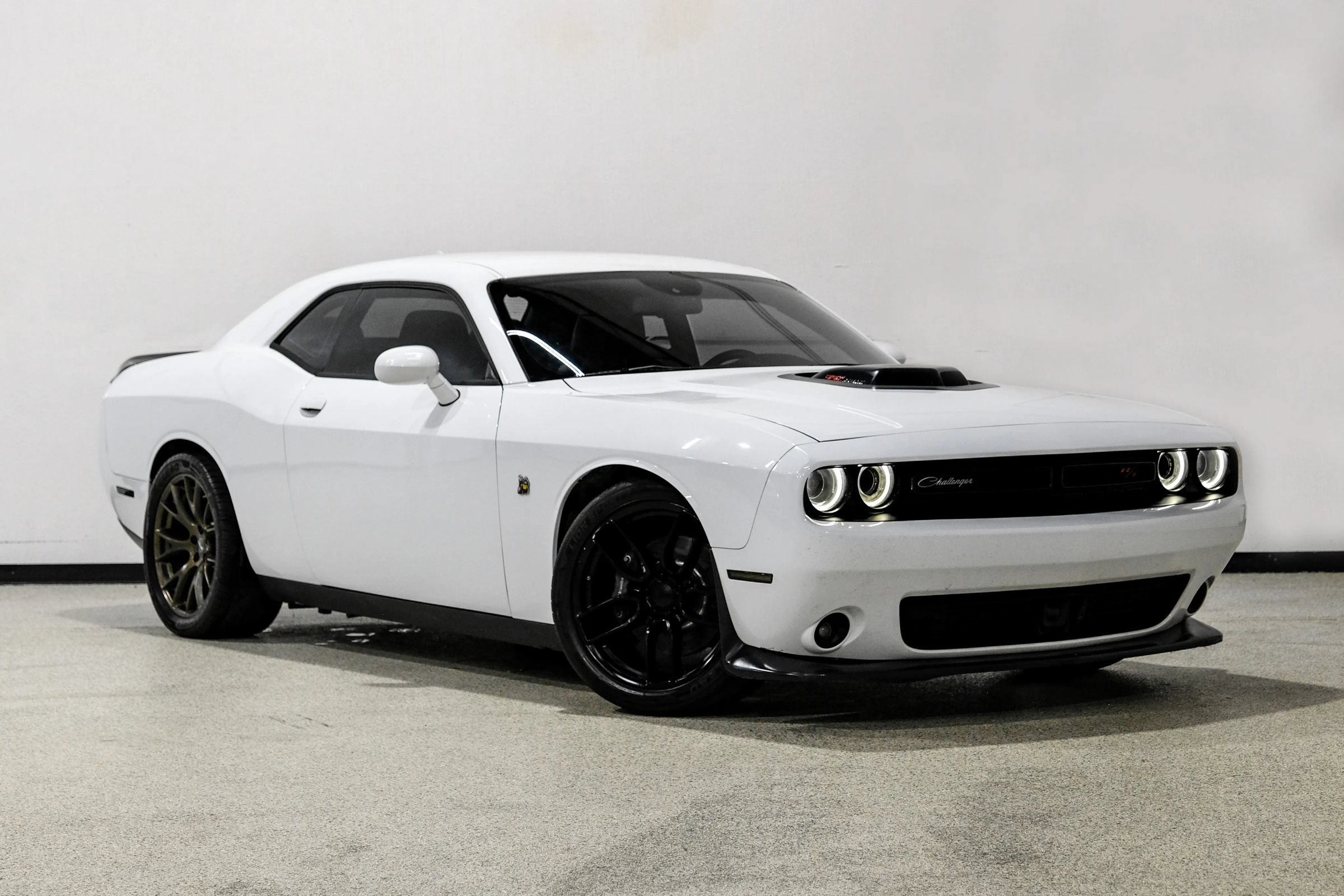 Used 2017 Dodge Challenger R/T Scat Pack RWD image 4