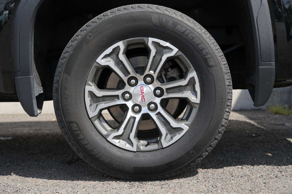 Used 2025 GMC Sierra 1500 SLT AWD/4WD image 14