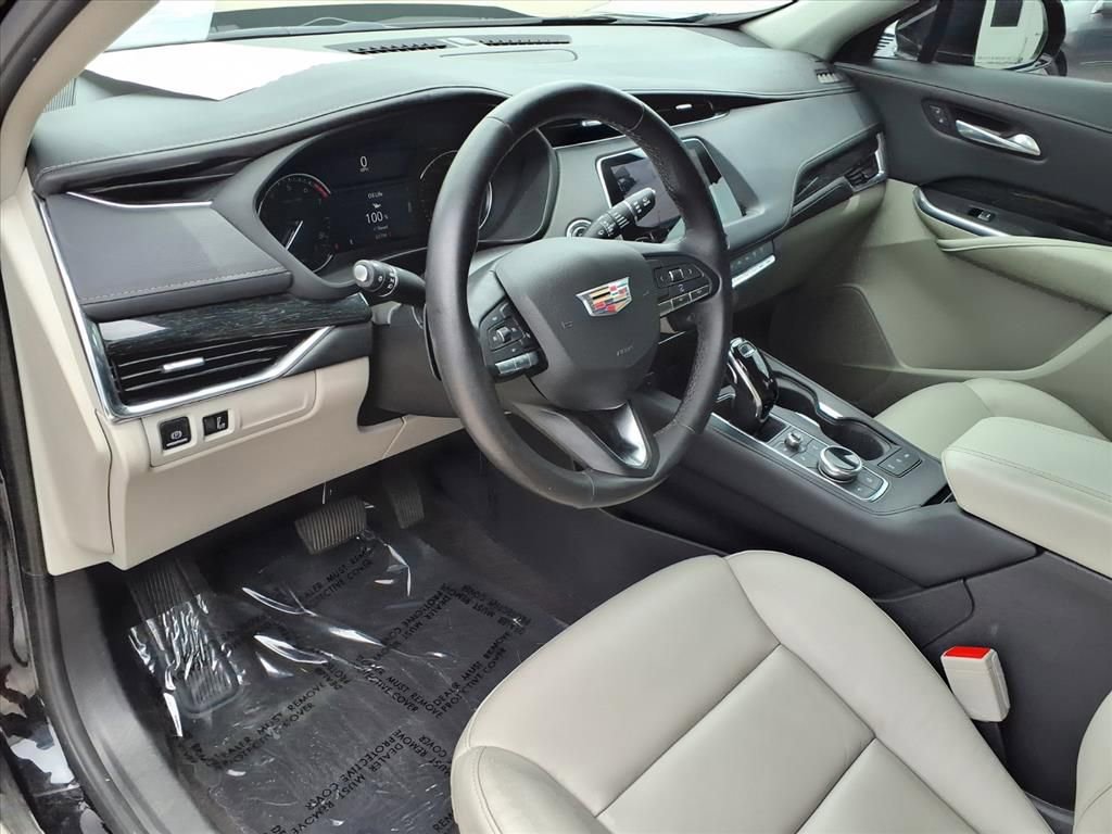 Used 2022 Cadillac XT4 Premium Luxury w/ Enhanced Visibility Package FWD image 19