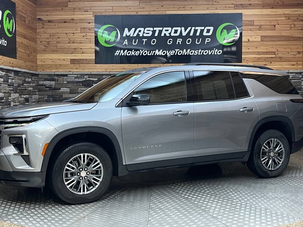 Used 2025 Chevrolet Traverse LT w/ Driver Confidence Package AWD/4WD image 10