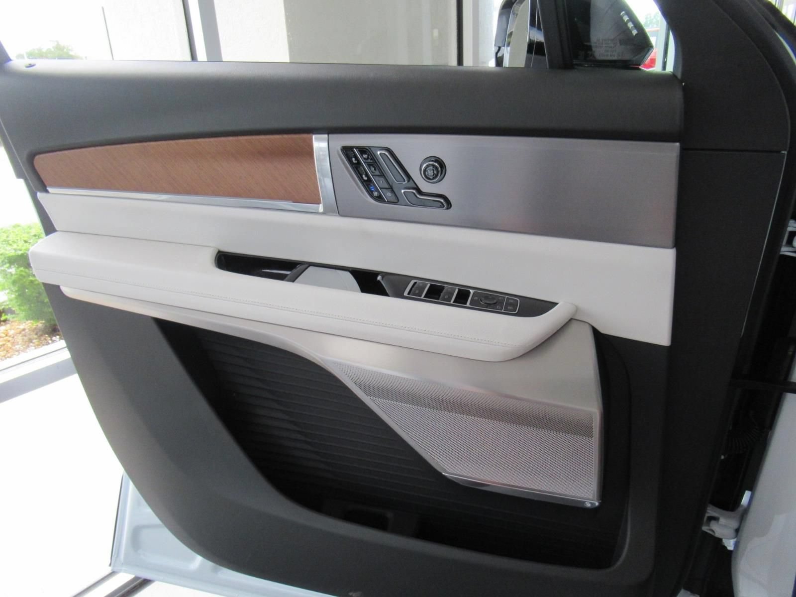 New 2027 Cadillac Vistiq Sport AWD/4WD image 27