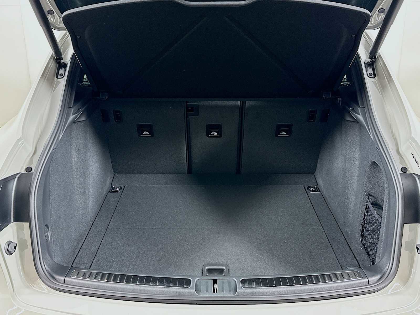 New 2025 Porsche Macan image 27