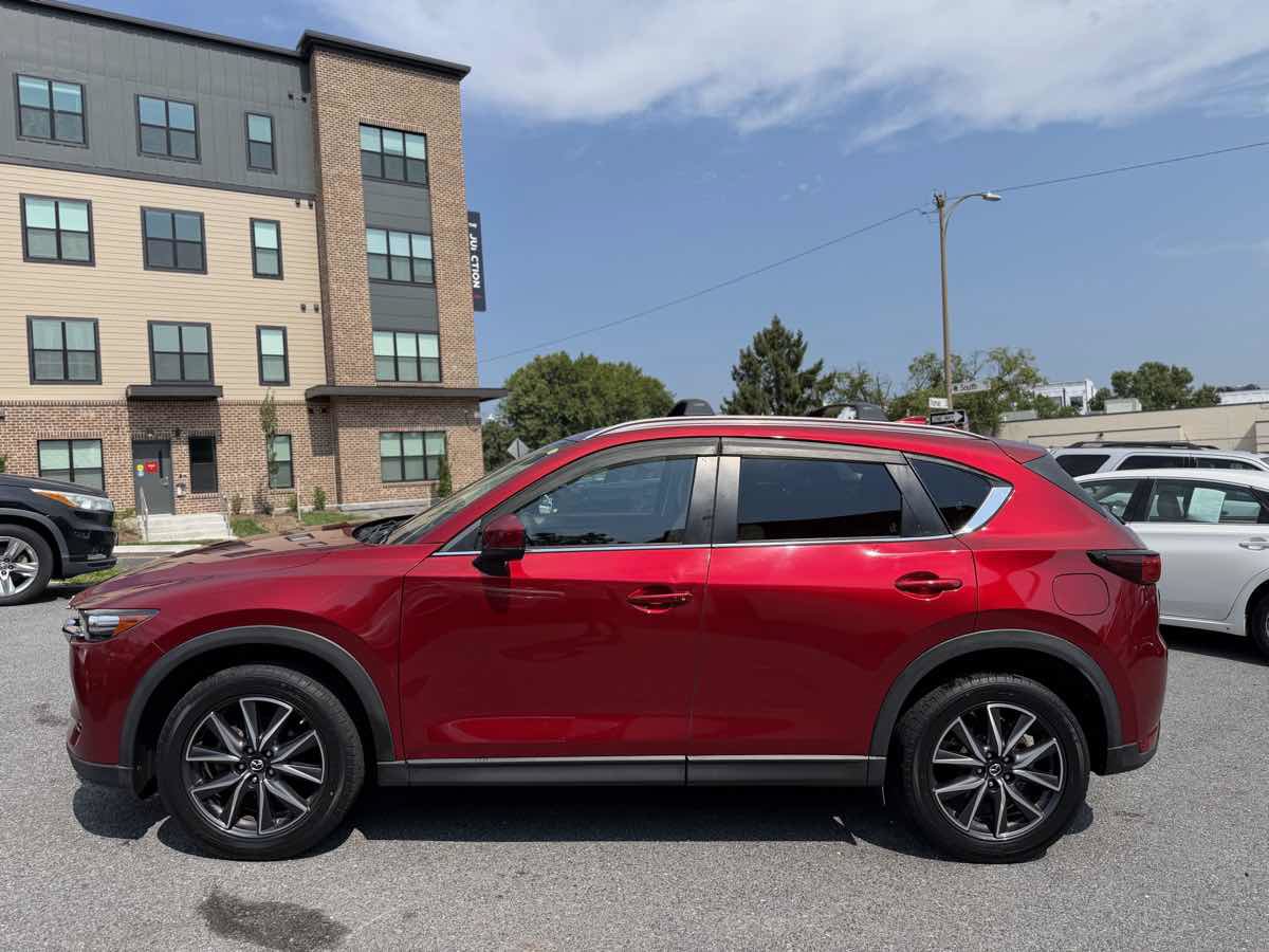 Used 2018 MAZDA CX-5 Touring w/ Preferred Equipment Package FWD image 4