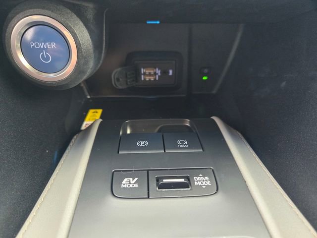 Used 2022 Toyota Venza LE image 16