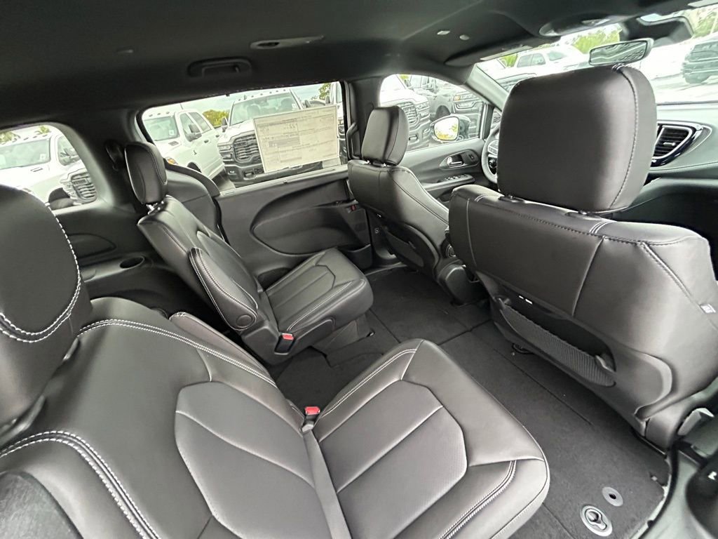 New 2026 Chrysler Pacifica Select image 35