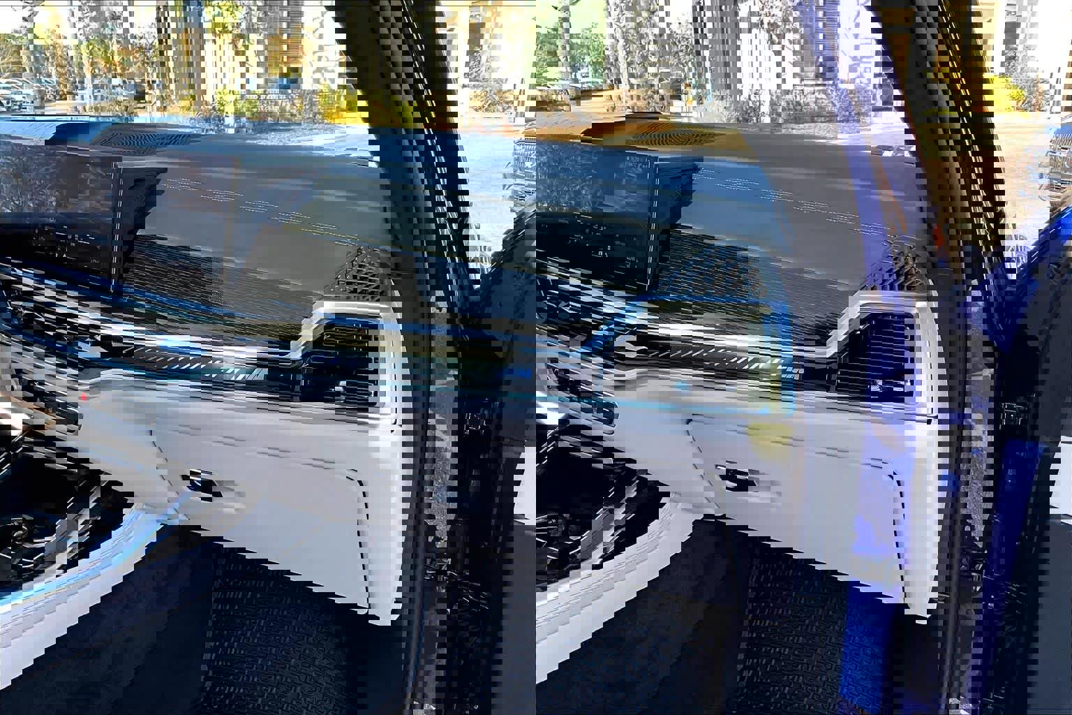 Used 2026 BMW X7 M60i image 19