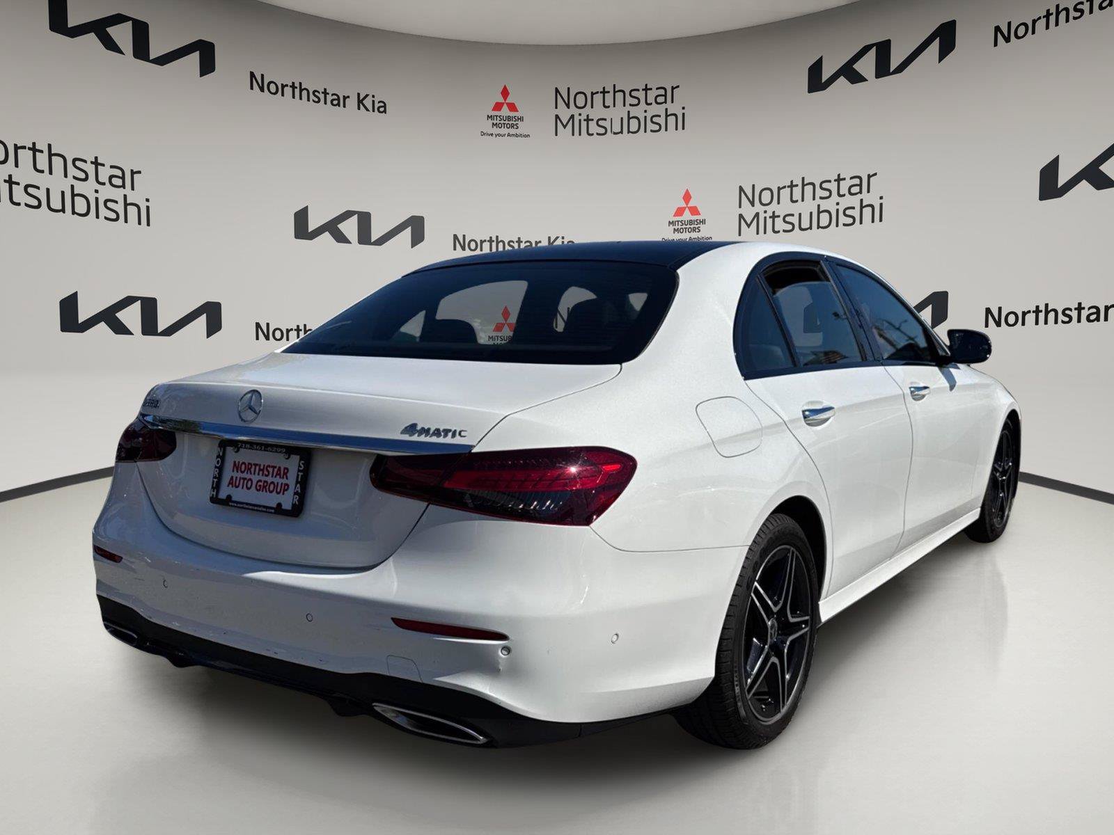 Used 2022 Mercedes-Benz E 350 4MATIC Sedan w/ AMG Line Exterior image 4