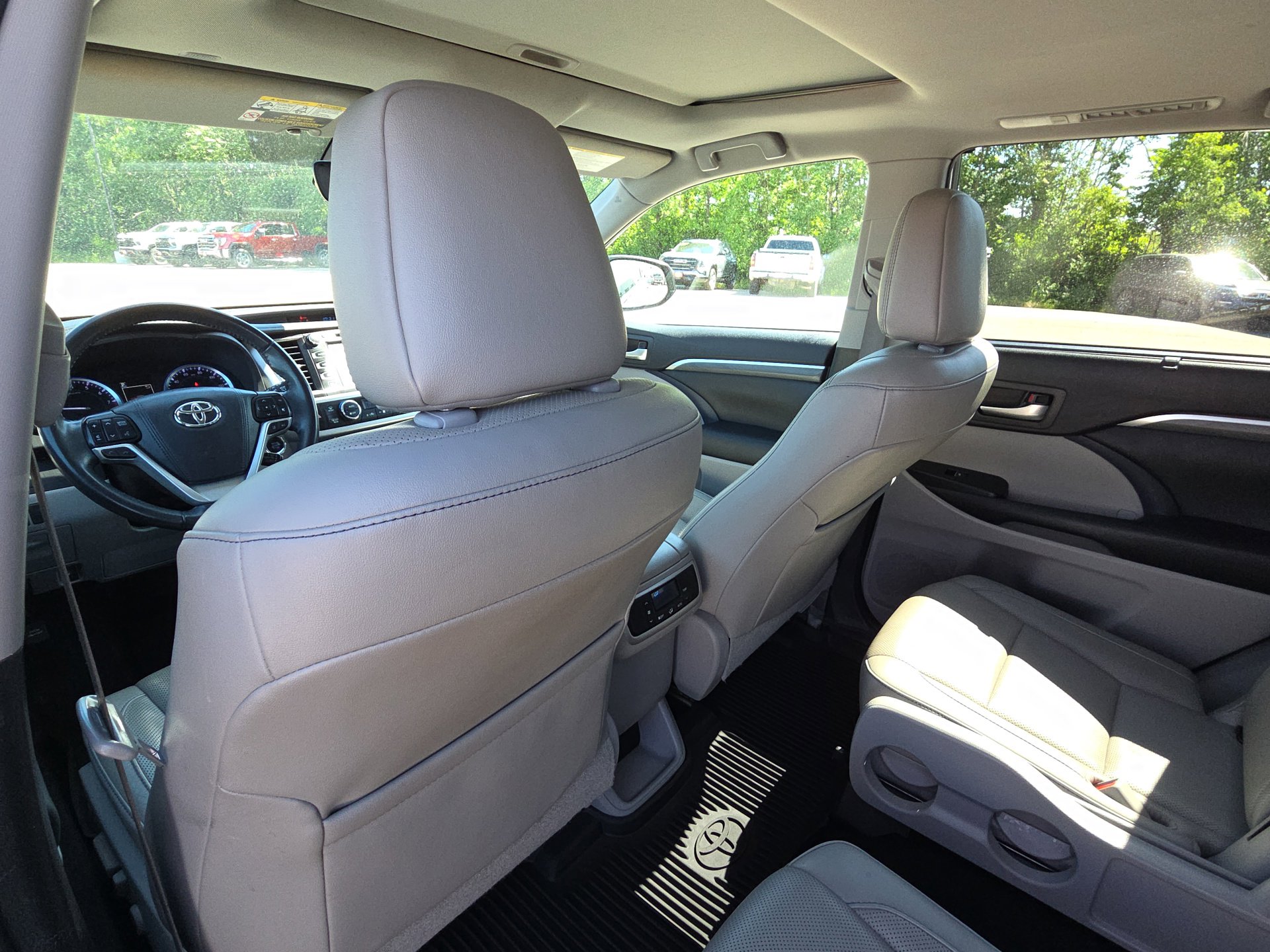 Used 2019 Toyota Highlander Limited AWD/4WD image 28