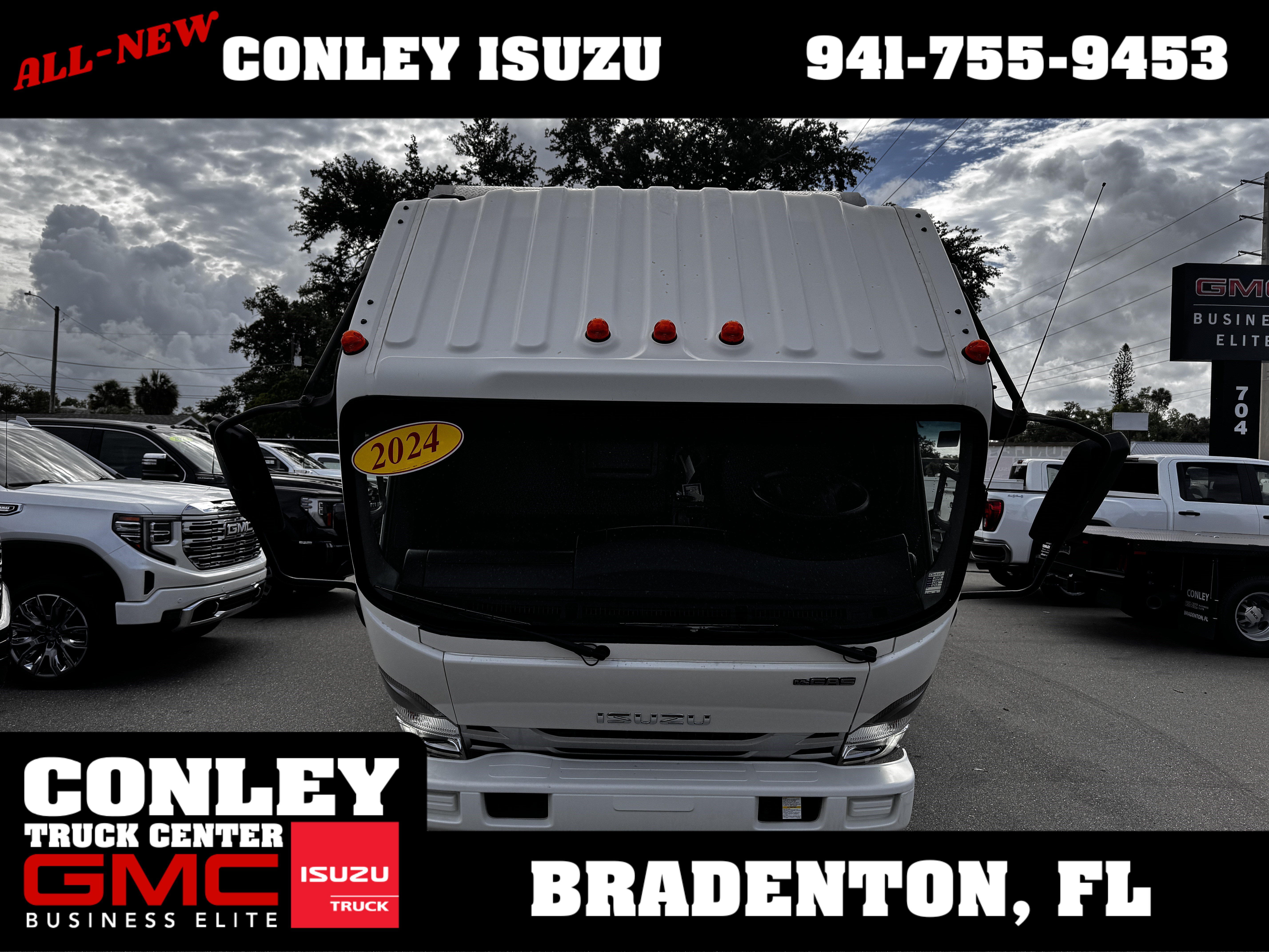 Used 2024 Isuzu NPR RWD image 11