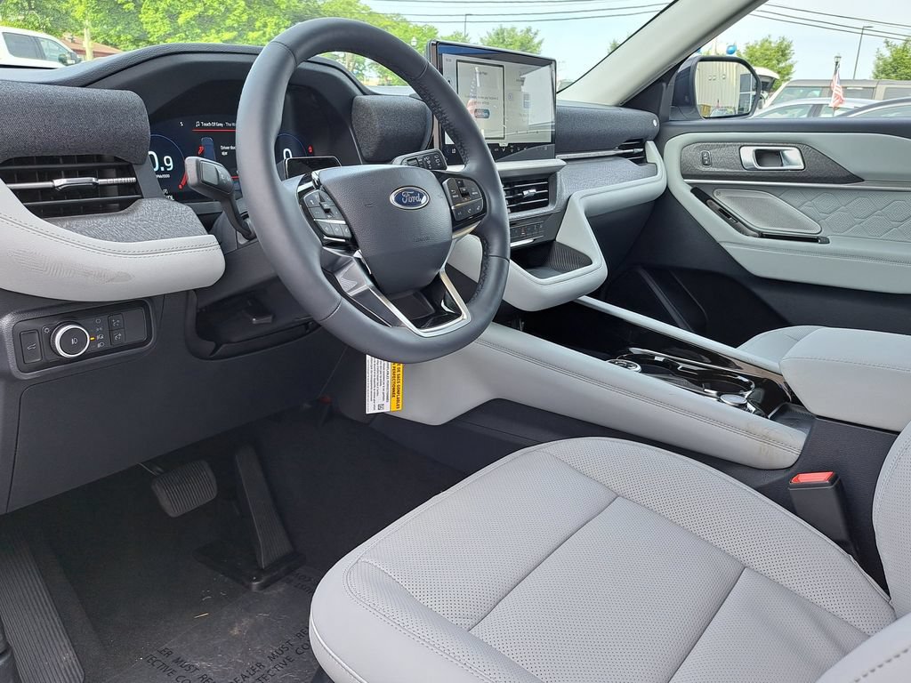 New 2026 Ford Explorer Platinum w/ LUX Leather Package AWD/4WD image 9