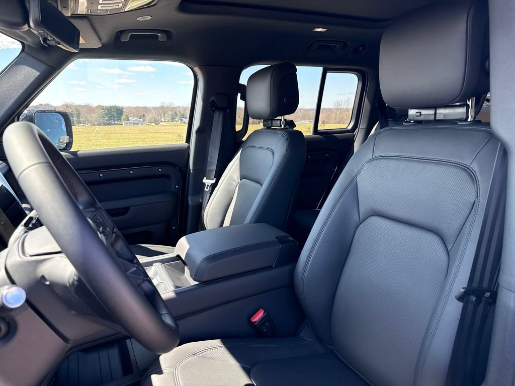 New 2026 Land Rover Defender 130 X-Dynamic SE AWD/4WD image 10